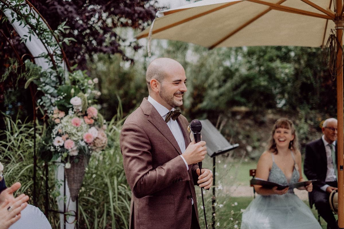 Trauzeremonie im Freien am Hochzeitstag mit eurer Hochzeitsfotografin