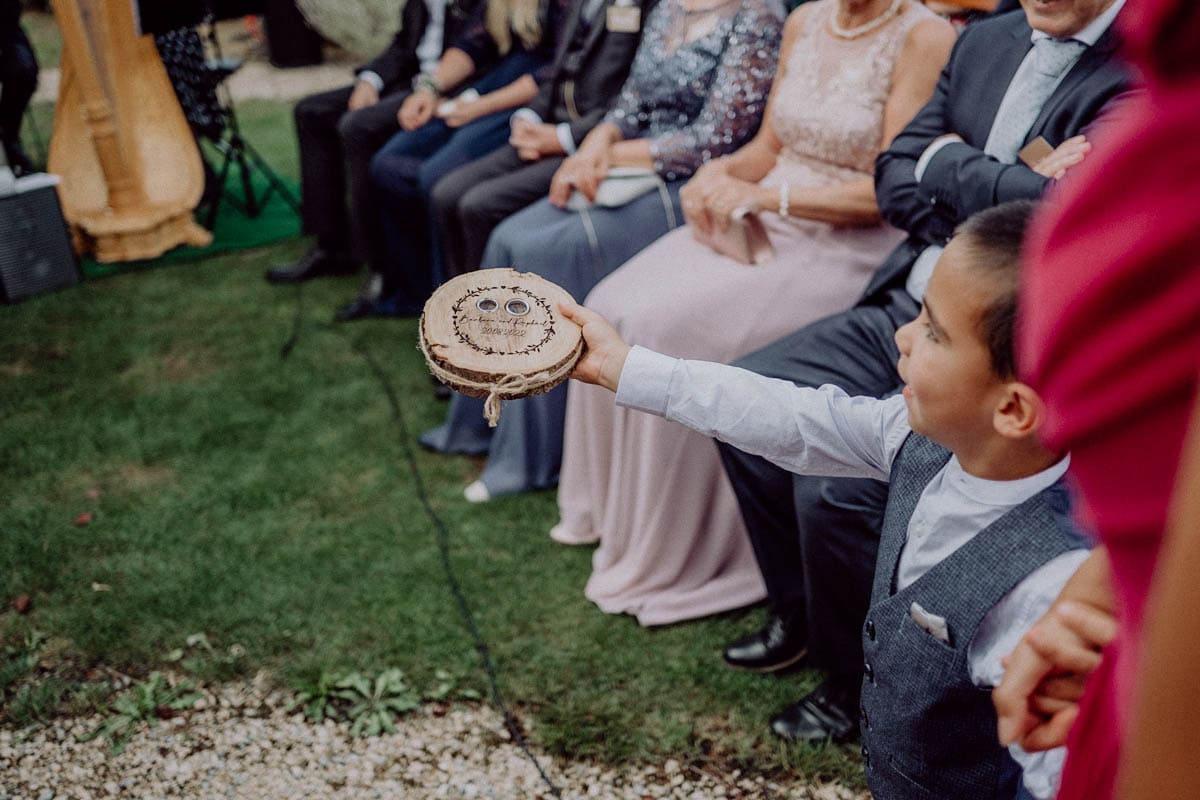 Ringkind bringt eure Ringe an der Trauung eures Hochzeitstages